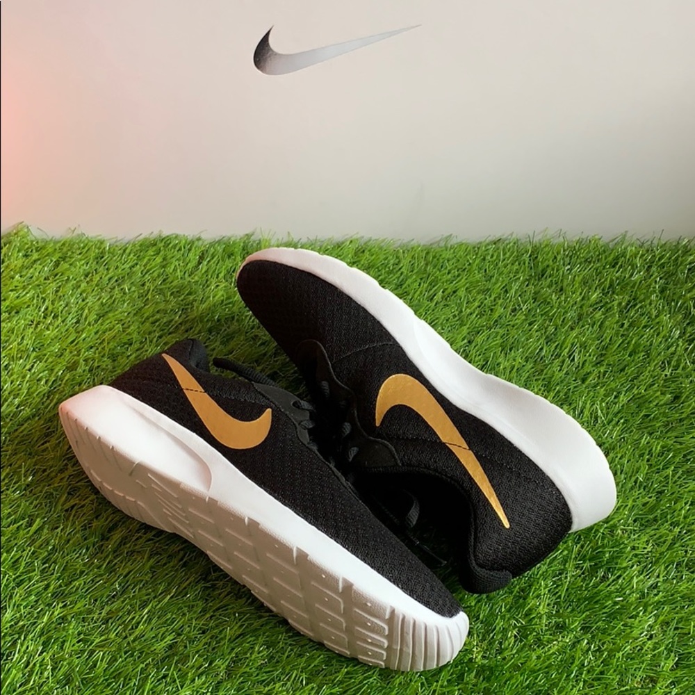 Nike Tanjun